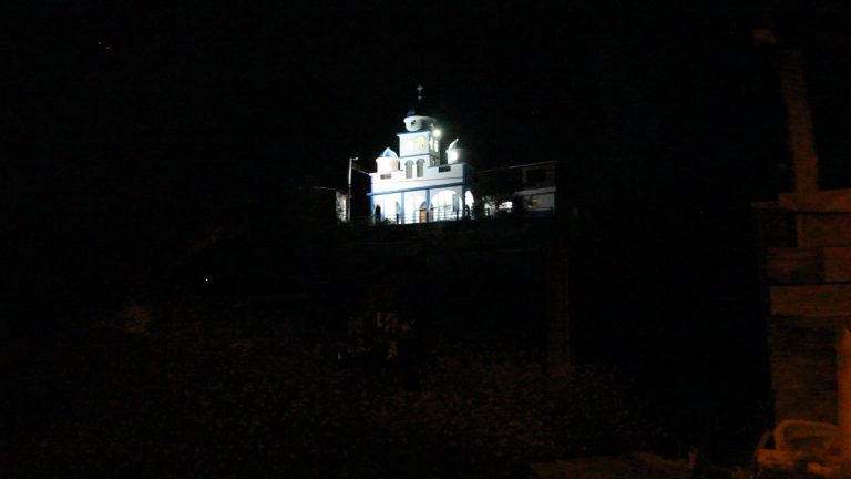 La carrera de Electricidad del IST del Austro implementó iluminación en la iglesia de Buil Tabacay