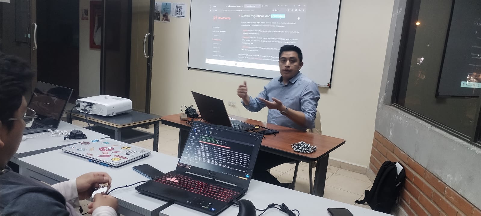 Carrera de Desarrollo de Software efectuó taller sobre Desarrollo Web con PHP y Laravel