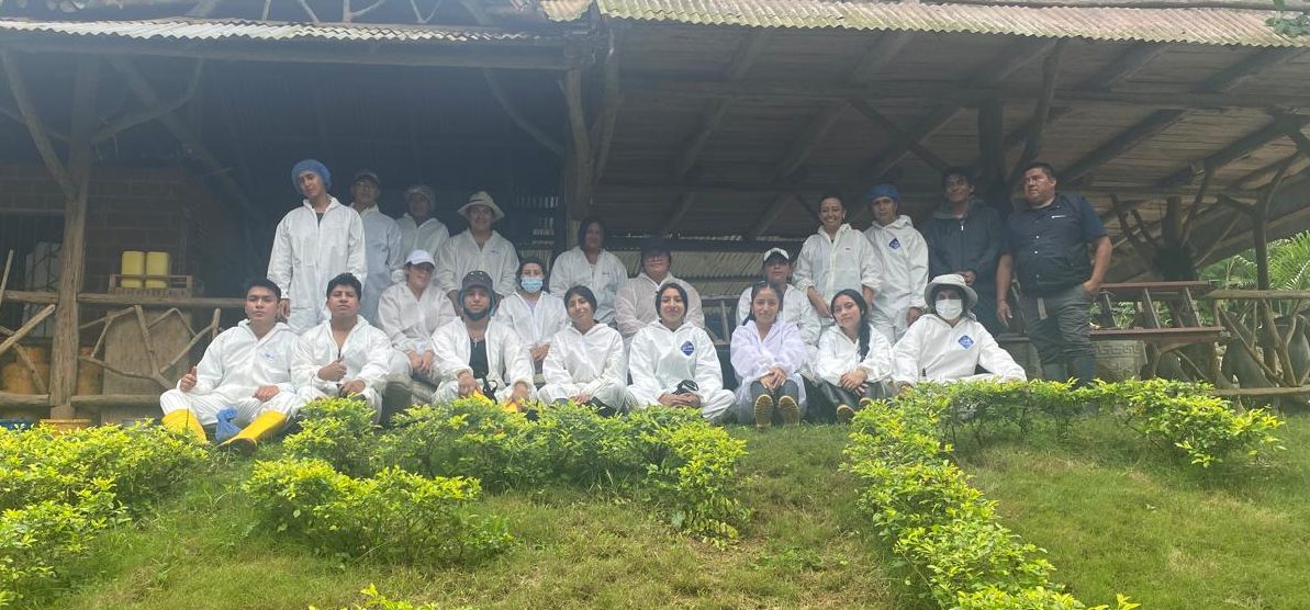 Estudiantes de Producción Pecuaria refuerzan su formación con práctica en granja porcícola