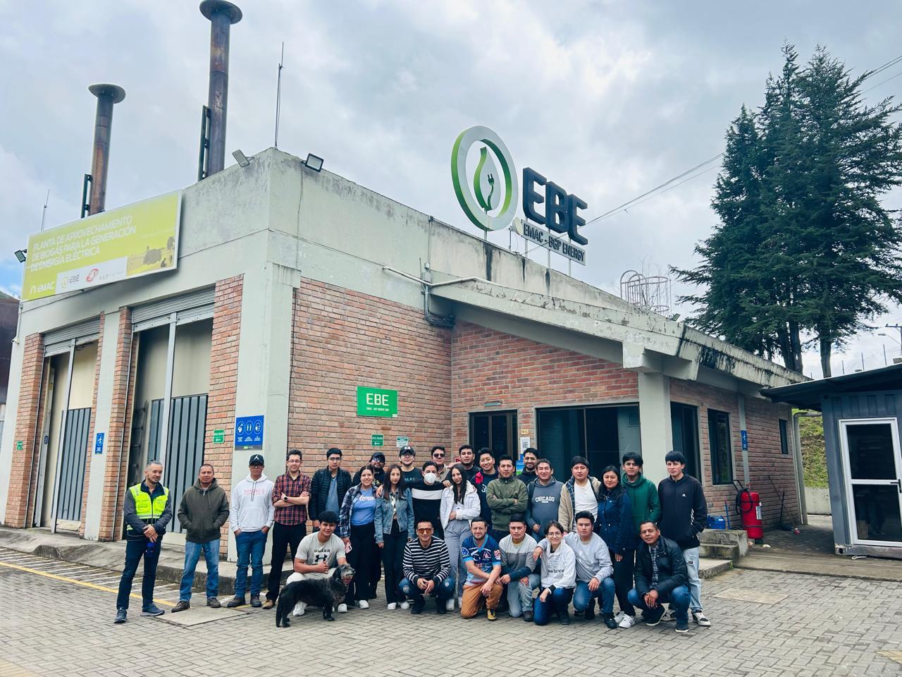 Estudiantes de la carrera de Electricidad realizaron visita técnica al Relleno Sanitario de Pichacay