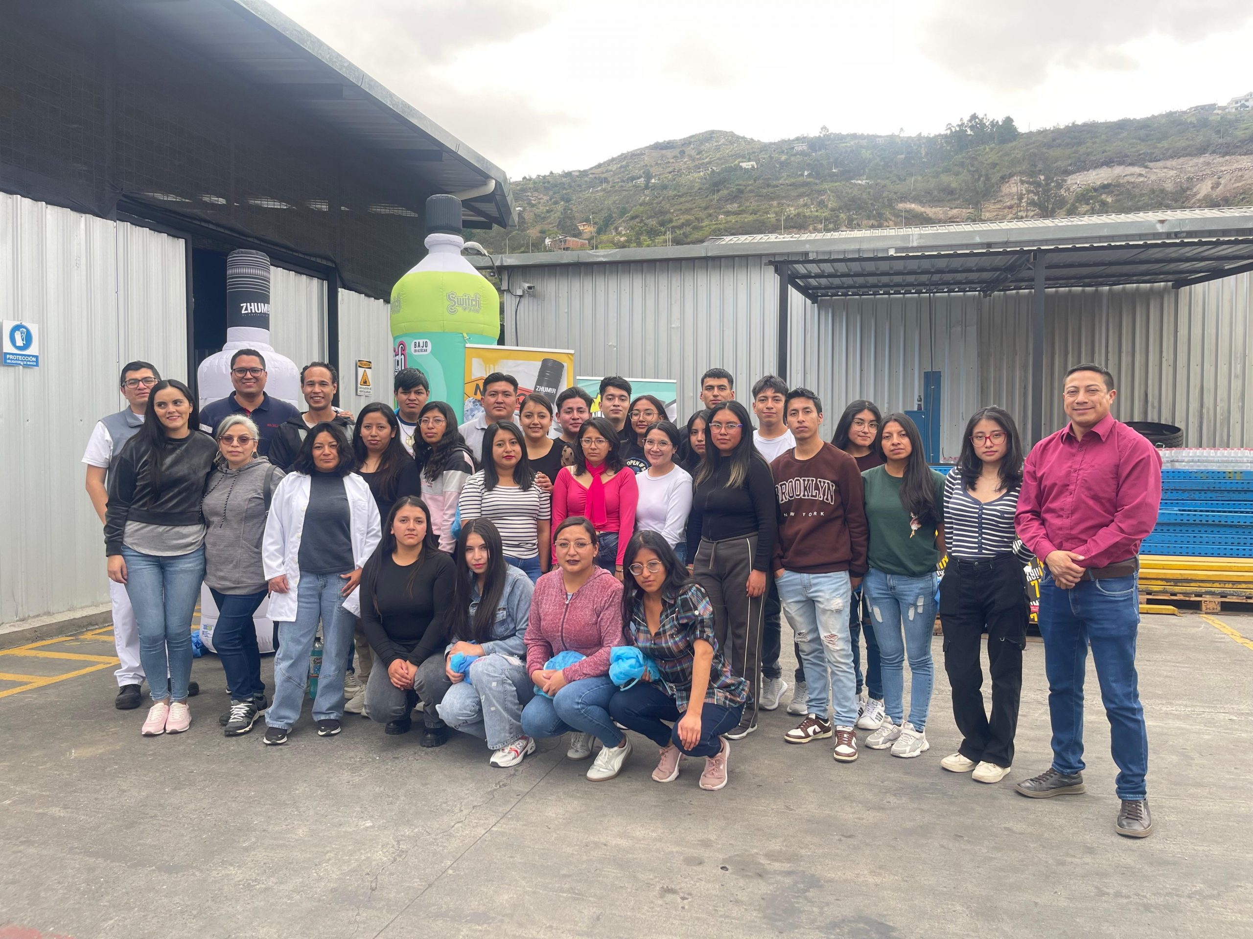 Estudiantes del 1er Ciclo de Contabilidad realizaron visita técnica a la Corporación Azende