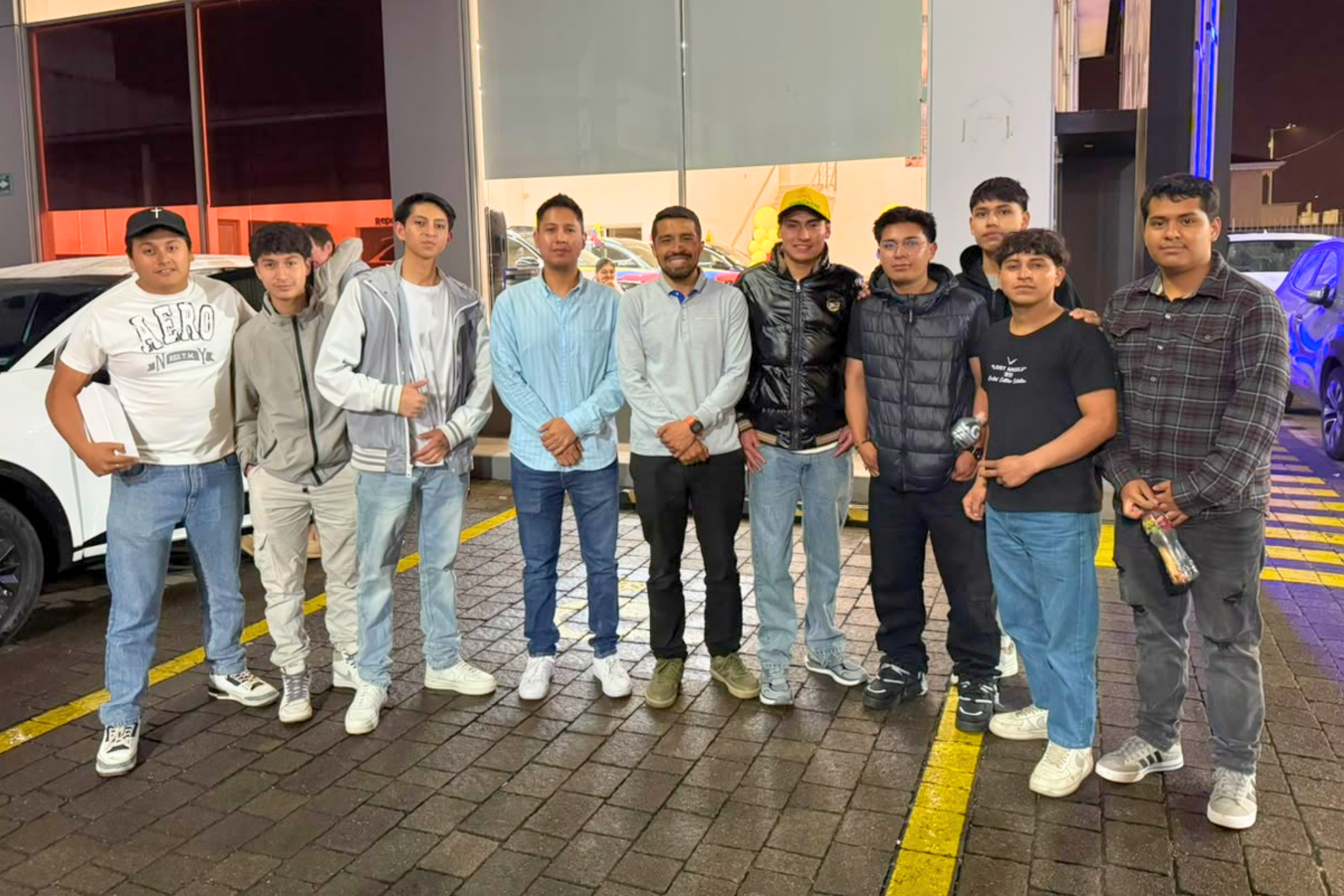 Estudiantes de Mecánica Automotriz participaron en master class sobre tecnología híbrida