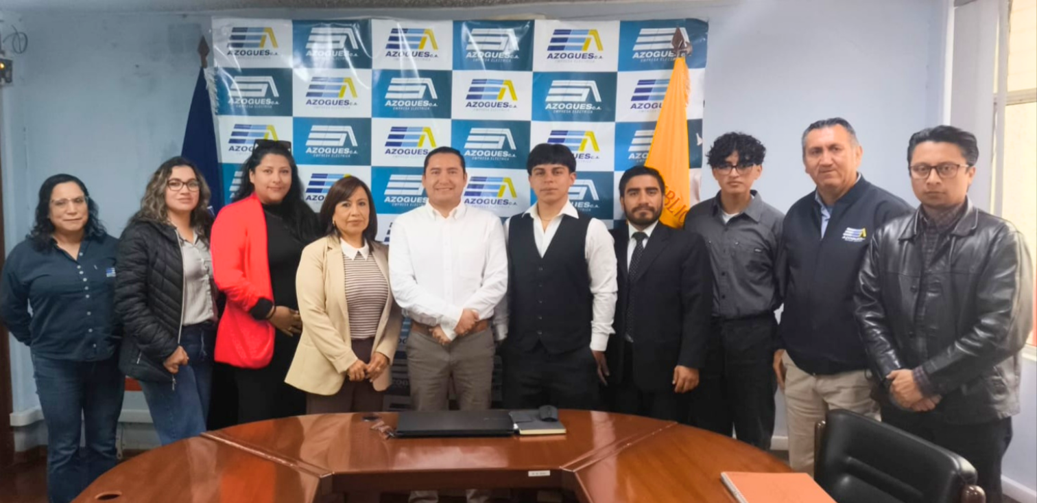 Estudiantes de Desarrollo de Software entregan dos sistemas que fortalecen la gestión de la Empresa Eléctrica Azogues