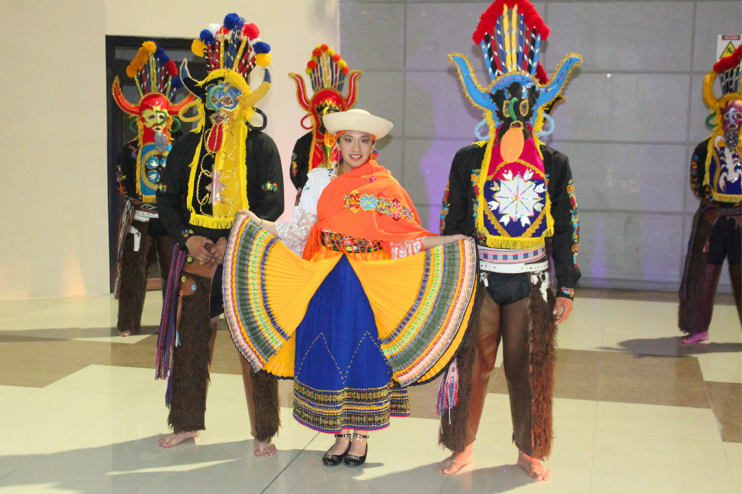 Pasarela Intercultural celebró la diversidad cultural en el IST del Austro